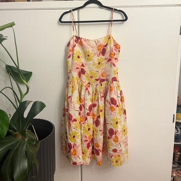 Dresses & Skirts - Vintage Floral Linen dress